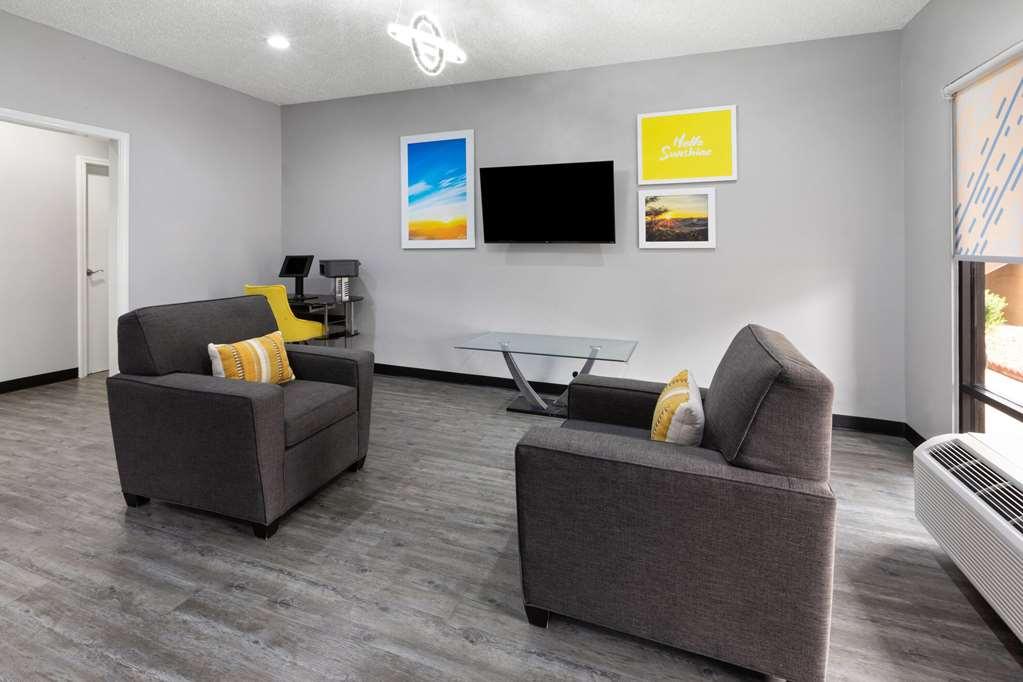 Day North Little Rock/ Maumell Hotel Interior photo
